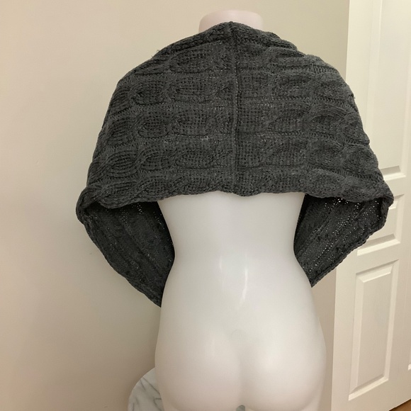 CC Grey Sparkly Cableknit infinity scarf - Picture 4 of 10